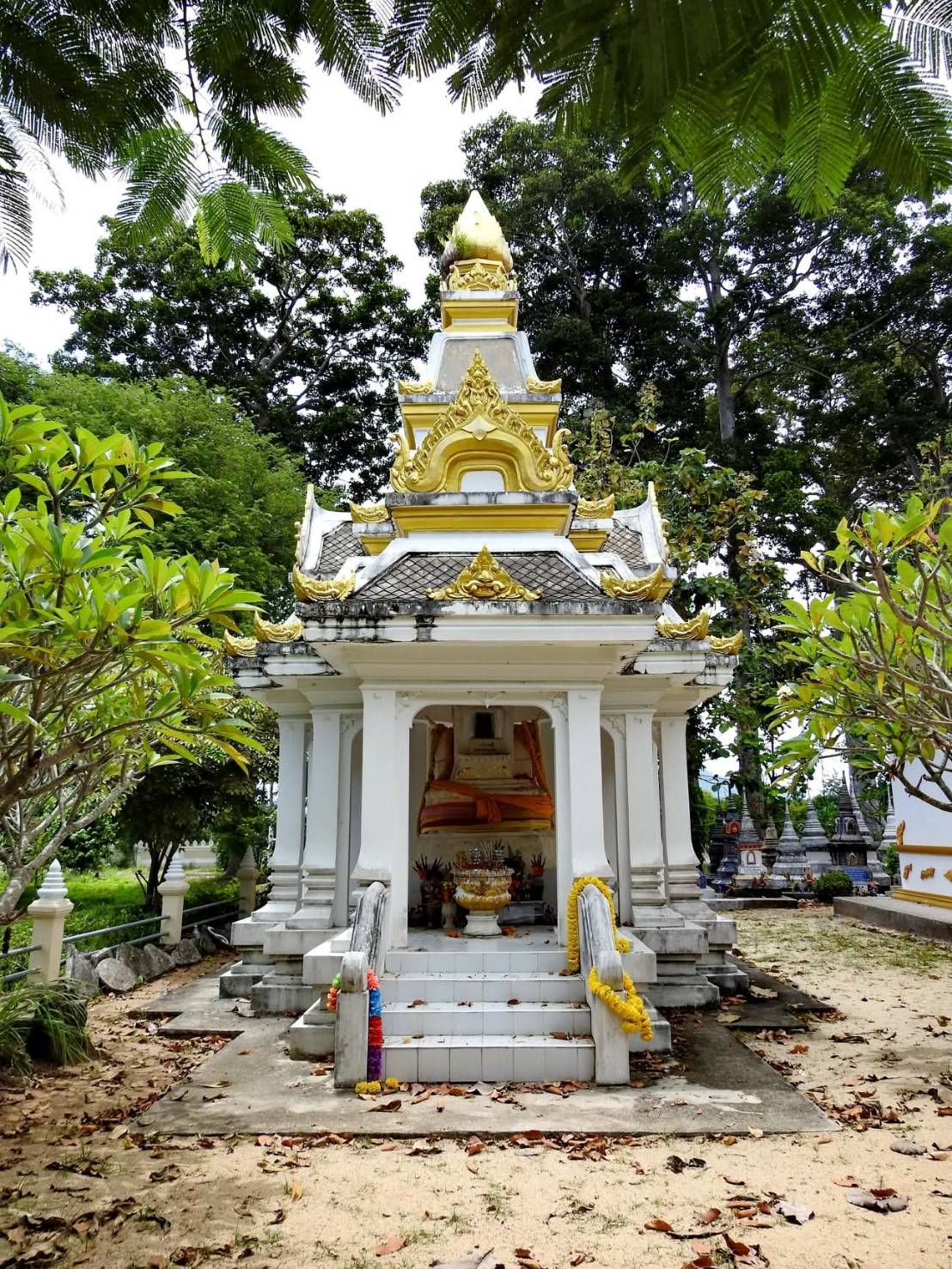 Sriwijaya-style chedi memorial stupa associated with Khrua Phut Son